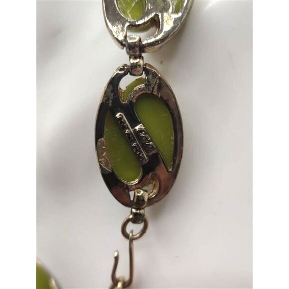 Vintage Coro Gold-tone Olive Green Thermoset Necklace and Bracelet Set - Picture 5 of 5